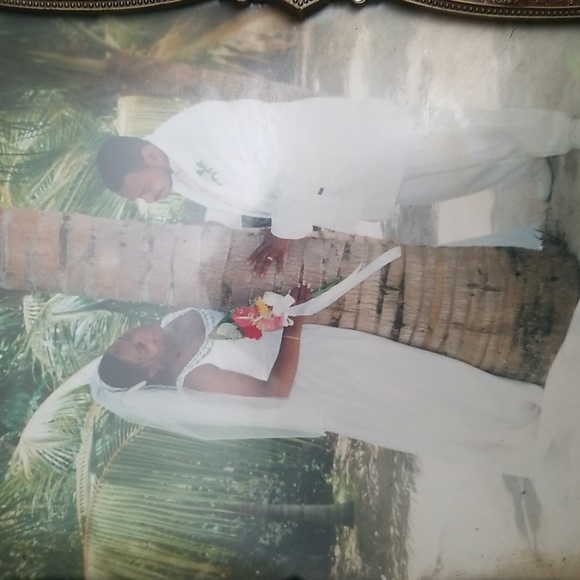 Julia is LIVE, LUXURY & DESIGNER SHARE SHOW BAGS & WALLETS SHARE 2 - Picture 2 of 16